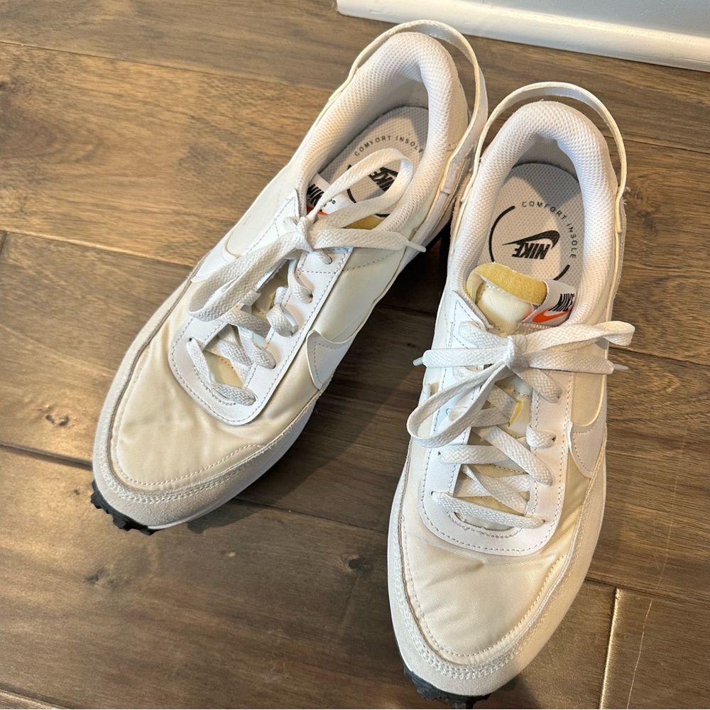 Nike White Waffle Debut Casual Lightweight Sneakers - Size 10 - EUC - Picture 3 of 9